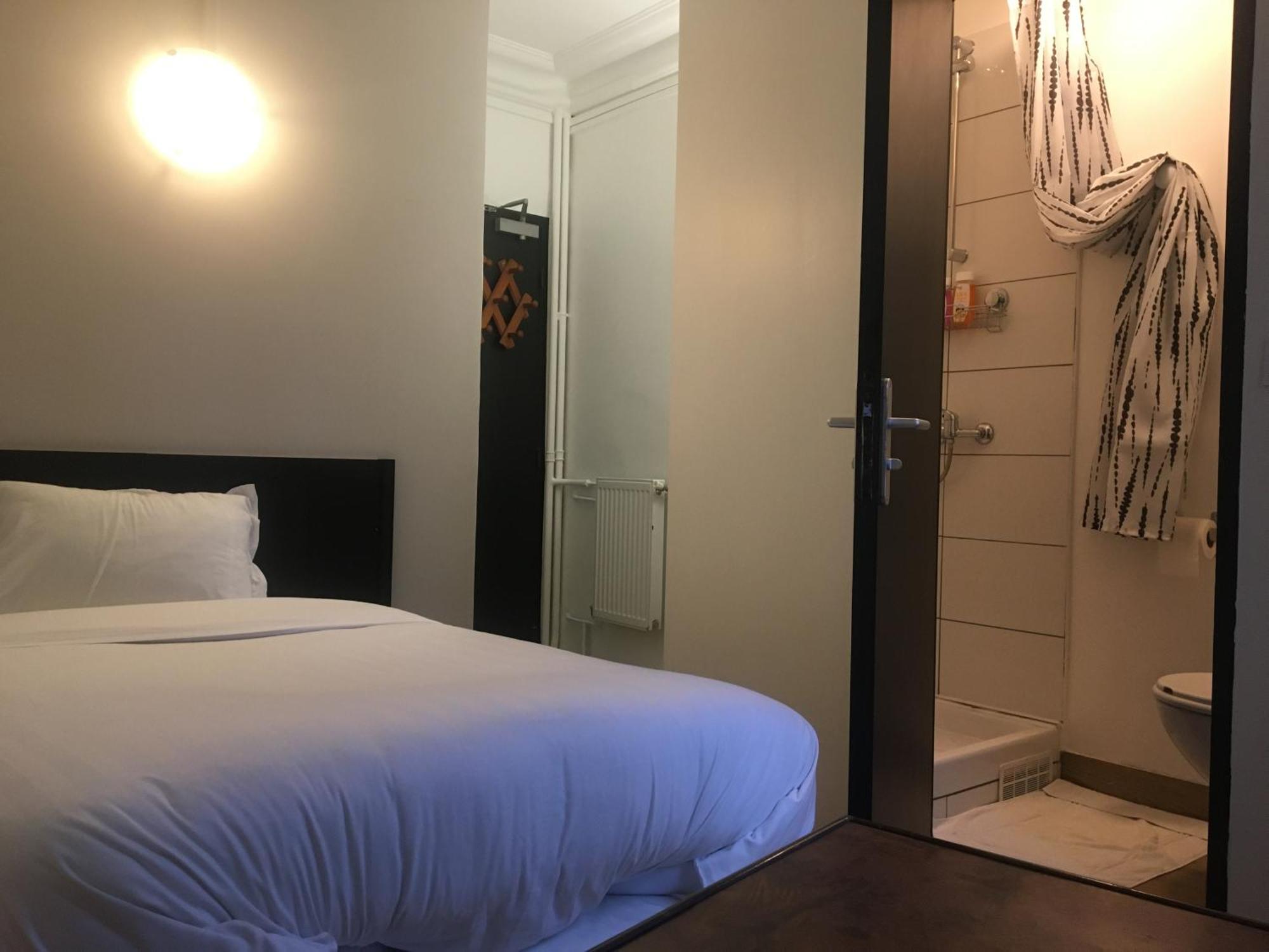 Hotel Le Saint Ouen Parigi